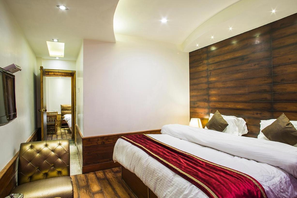 Hotel Sunrise Shimla Exteriör bild